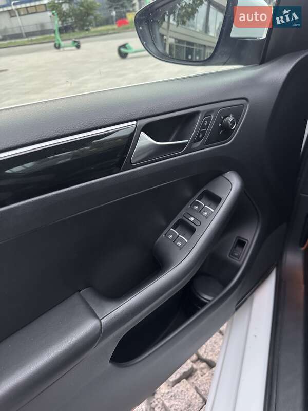 Седан Volkswagen Jetta 2016 в Киеве