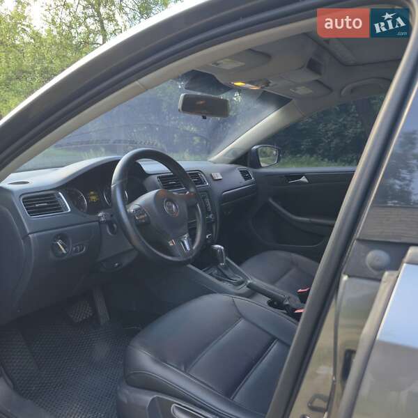 Седан Volkswagen Jetta 2011 в Харькове