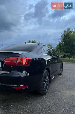 Седан Volkswagen Jetta 2012 в 