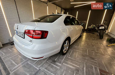 Седан Volkswagen Jetta 2014 в 