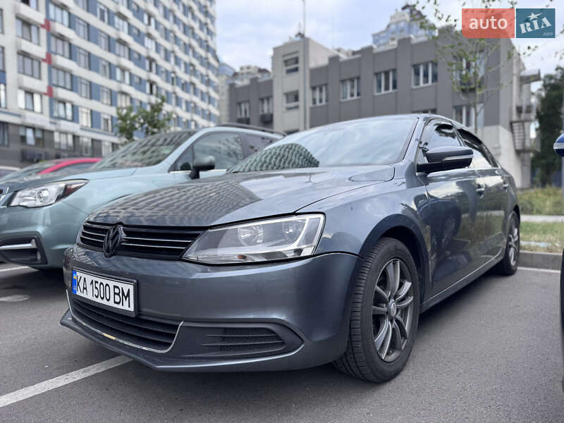 Седан Volkswagen Jetta 2012 в 