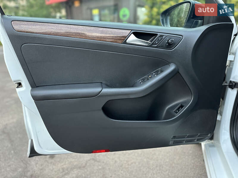 Седан Volkswagen Jetta 2016 в Києві