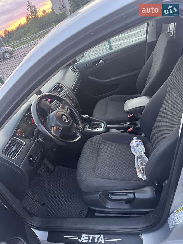 Седан Volkswagen Jetta 2013 в Житомире