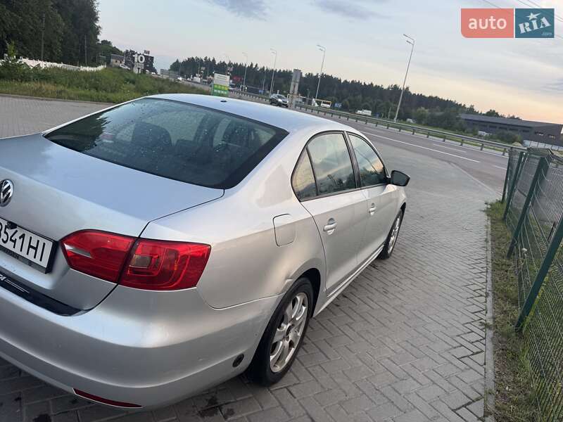 Седан Volkswagen Jetta 2013 в Житомире
