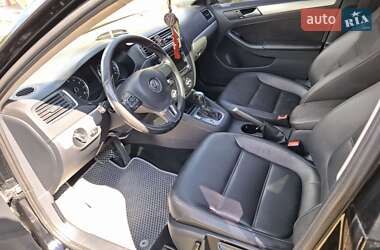 Седан Volkswagen Jetta 2014 в 