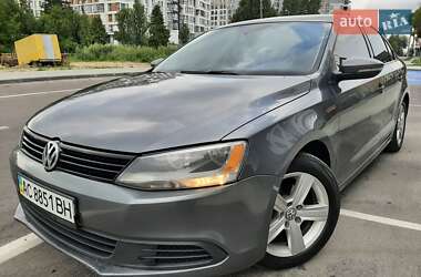 Седан Volkswagen Jetta 2014 в Львові