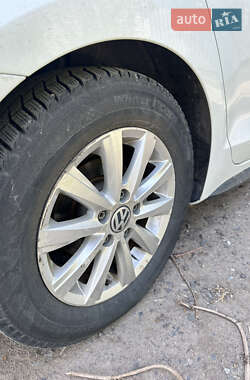Седан Volkswagen Jetta 2013 в 