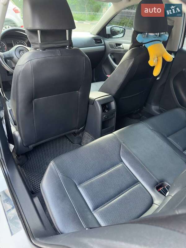 Седан Volkswagen Jetta 2013 в Харкові