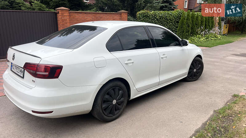 Седан Volkswagen Jetta 2016 в Киеве
