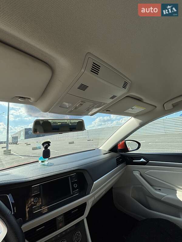 Седан Volkswagen Jetta 2019 в Львове