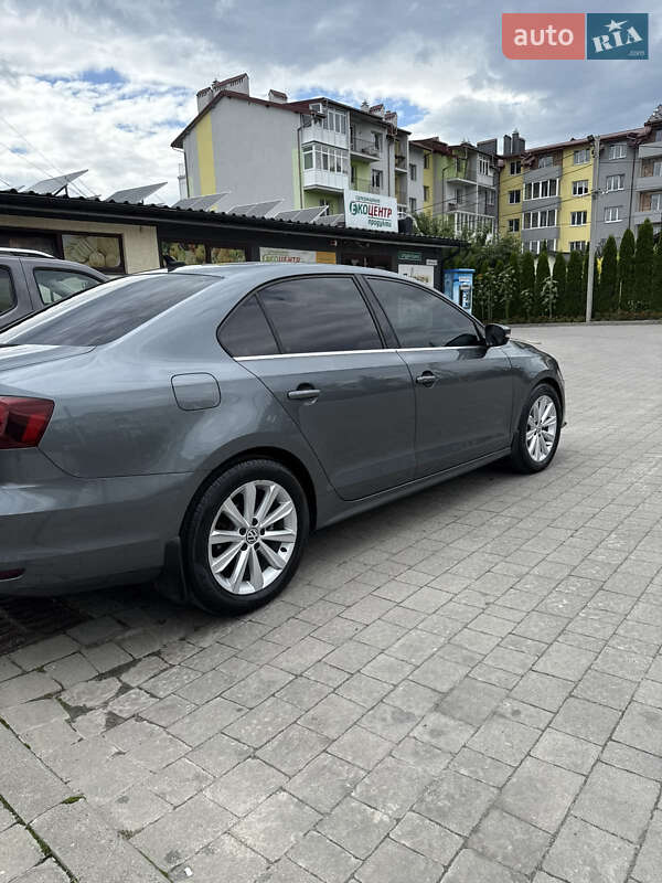 Седан Volkswagen Jetta 2017 в Львове