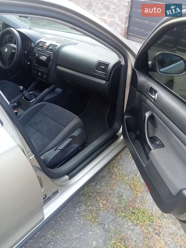 Седан Volkswagen Jetta 2006 в Новому Бузі