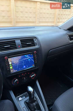Седан Volkswagen Jetta 2015 в 