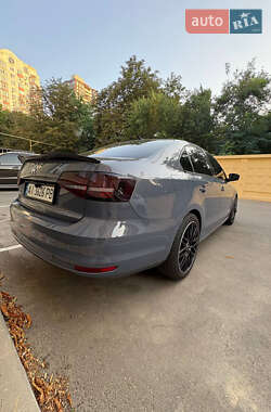 Седан Volkswagen Jetta 2015 в 