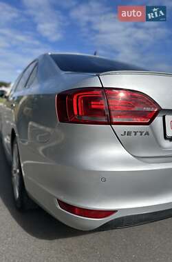 Седан Volkswagen Jetta 2013 в 