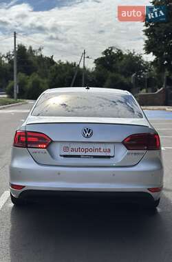 Седан Volkswagen Jetta 2013 в 