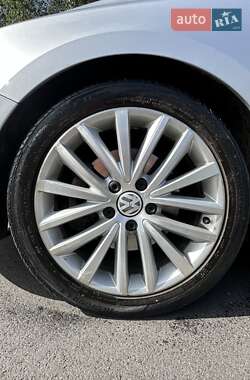 Седан Volkswagen Jetta 2013 в 