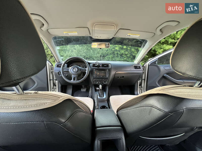 Седан Volkswagen Jetta 2014 в Тетієві