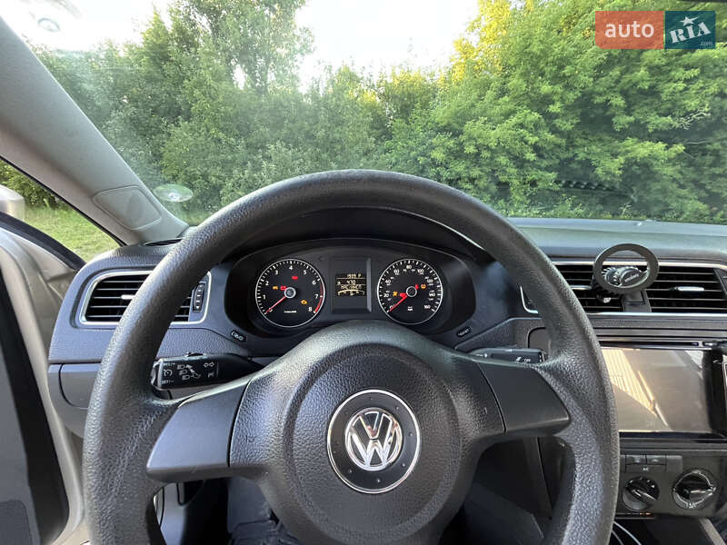 Седан Volkswagen Jetta 2014 в Тетієві