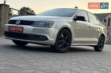 Седан Volkswagen Jetta 2011 в 