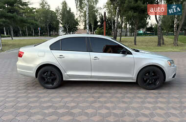 Седан Volkswagen Jetta 2011 в 