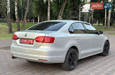 Седан Volkswagen Jetta 2011 в 