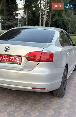 Седан Volkswagen Jetta 2011 в 