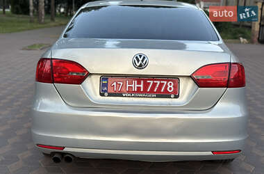 Седан Volkswagen Jetta 2011 в 