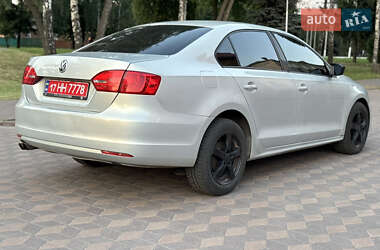 Седан Volkswagen Jetta 2011 в 