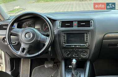 Седан Volkswagen Jetta 2011 в 