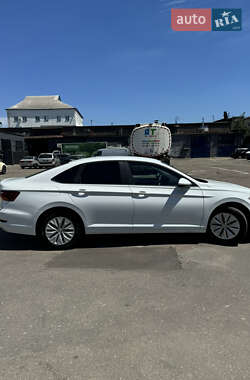 Седан Volkswagen Jetta 2019 в Киеве