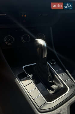 Седан Volkswagen Jetta 2019 в Киеве