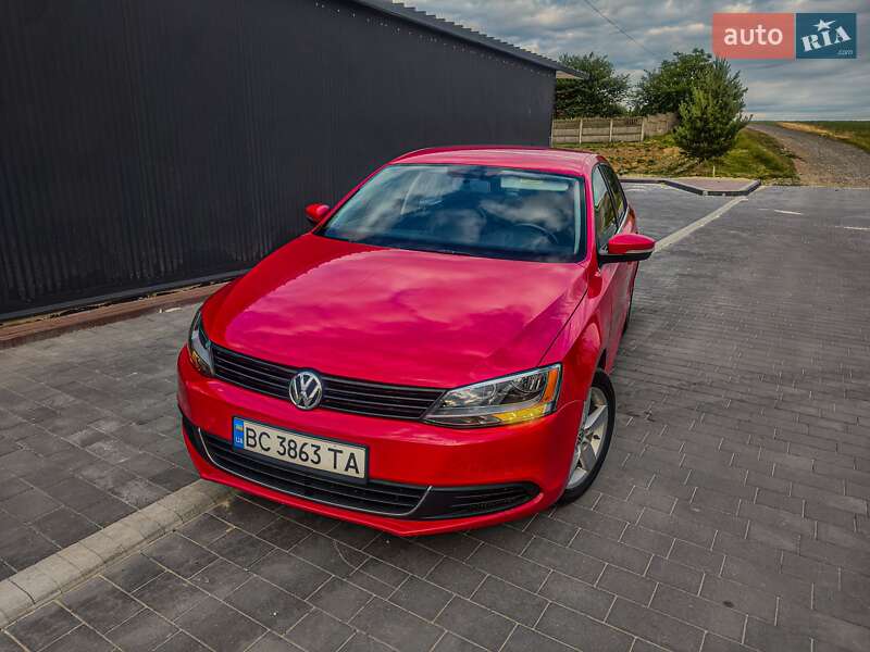 Седан Volkswagen Jetta 2013 в Львові
