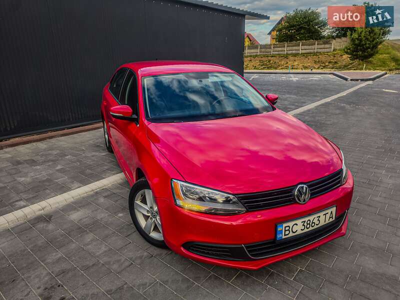 Седан Volkswagen Jetta 2013 в Львові