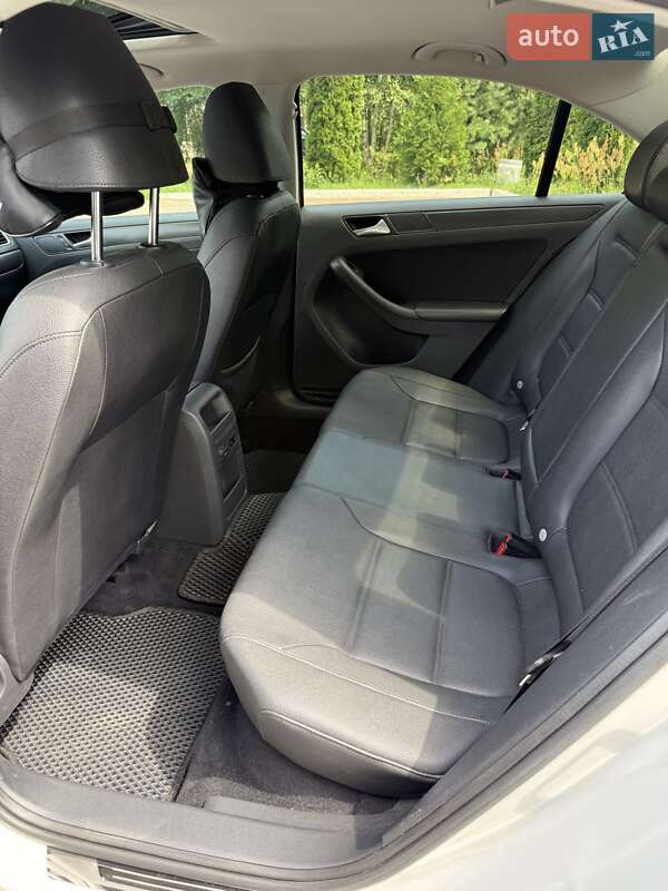 Седан Volkswagen Jetta 2012 в Корюківці