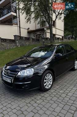 Седан Volkswagen Jetta 2010 в 