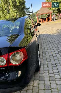 Седан Volkswagen Jetta 2010 в 