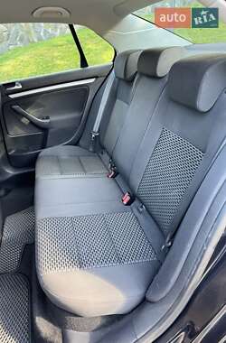 Седан Volkswagen Jetta 2010 в 