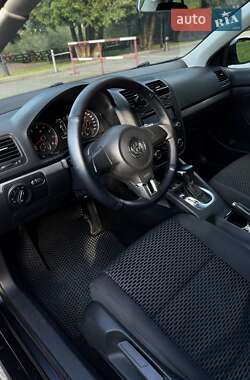 Седан Volkswagen Jetta 2010 в 