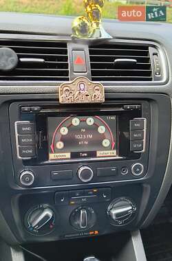 Седан Volkswagen Jetta 2012 в 
