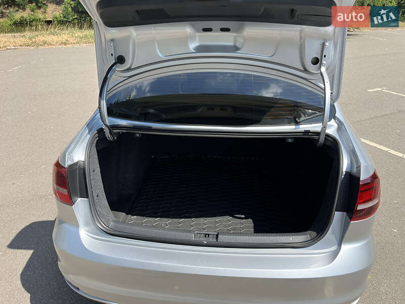 Седан Volkswagen Jetta 2016 в Кривому Розі