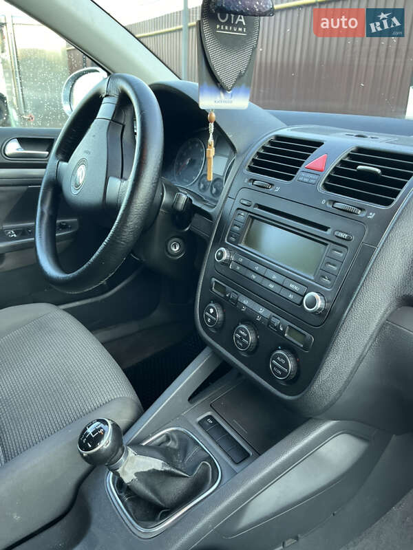 Седан Volkswagen Jetta 2006 в Львові