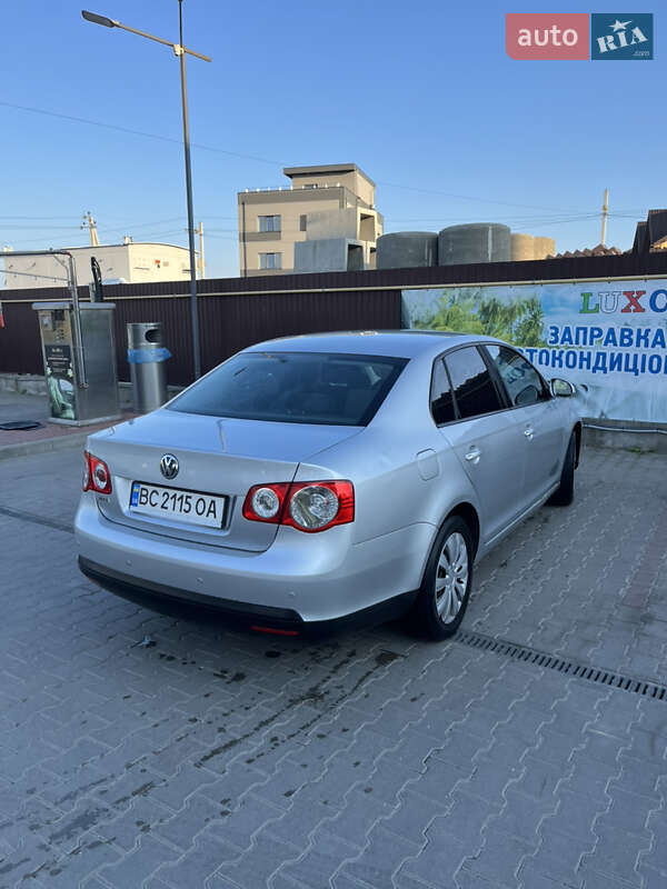 Седан Volkswagen Jetta 2006 в Львові