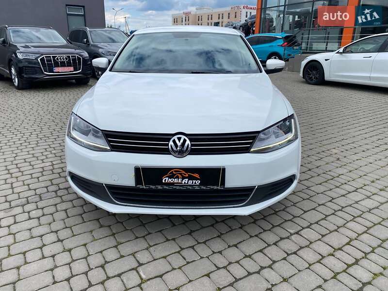 Седан Volkswagen Jetta 2016 в Львове