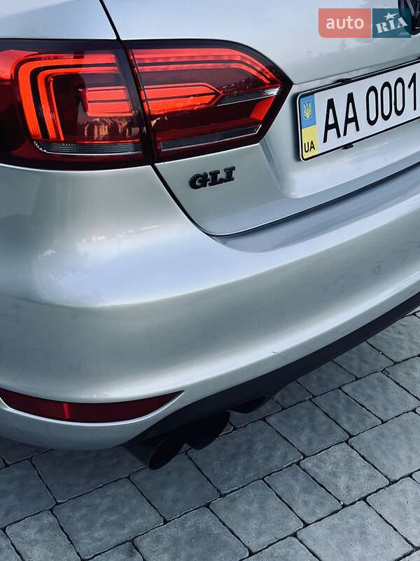 Седан Volkswagen Jetta 2013 в Черновцах