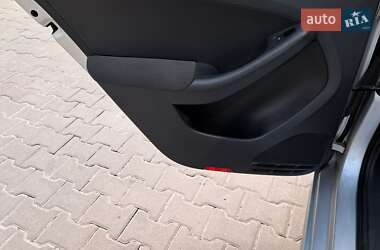Седан Volkswagen Jetta 2012 в 