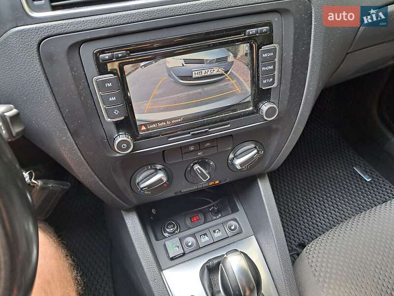 Седан Volkswagen Jetta 2012 в Софиевской Борщаговке