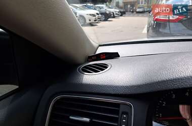 Седан Volkswagen Jetta 2012 в 
