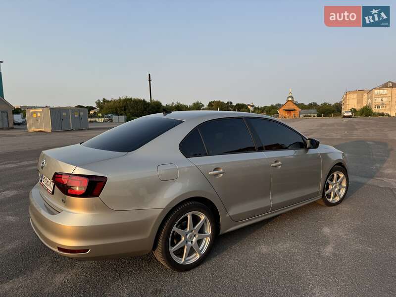 Седан Volkswagen Jetta 2015 в Тульчині