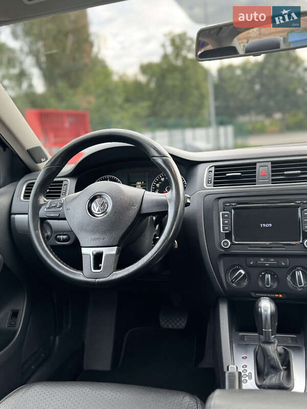Седан Volkswagen Jetta 2013 в Житомире